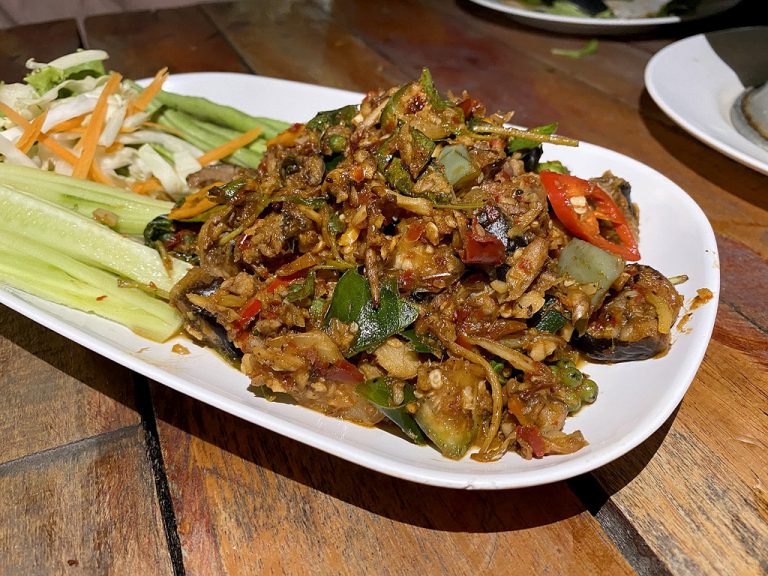 ค่าเวลาอาหารป่า บรรยากาศดี ถนนเลียบคลองประปา ศรีสมาน