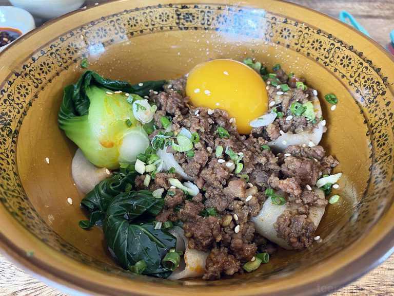 ยุ้งฉาง ชิมก๋วยเตี๋ยวเส้นเปี๋ยง เปี๋ยงเมี่ยน ในซอยอารีย์สัมพันธ์