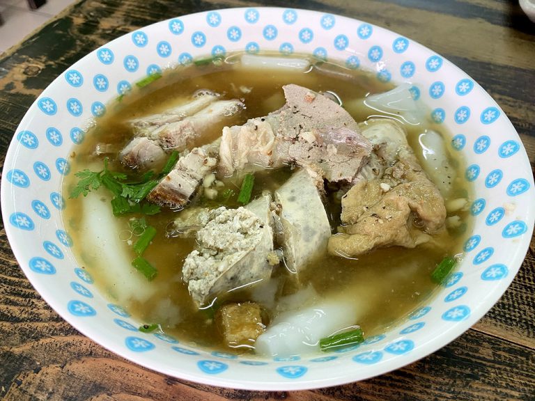 ก๋วยจั๊บช้างม่อยตัดใหม่ เชียงใหม่