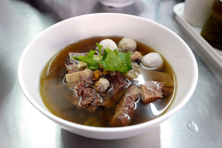 ก๋วยเนื้อนายโส่ย ถนนพระอาทิตย์