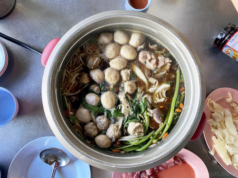 กุ๊ท โภชนา ก๋วยเตี๋ยวเนื้อหม้อไฟ เจ้าเก่าแก่บนถนนแจ้งวัฒนะ