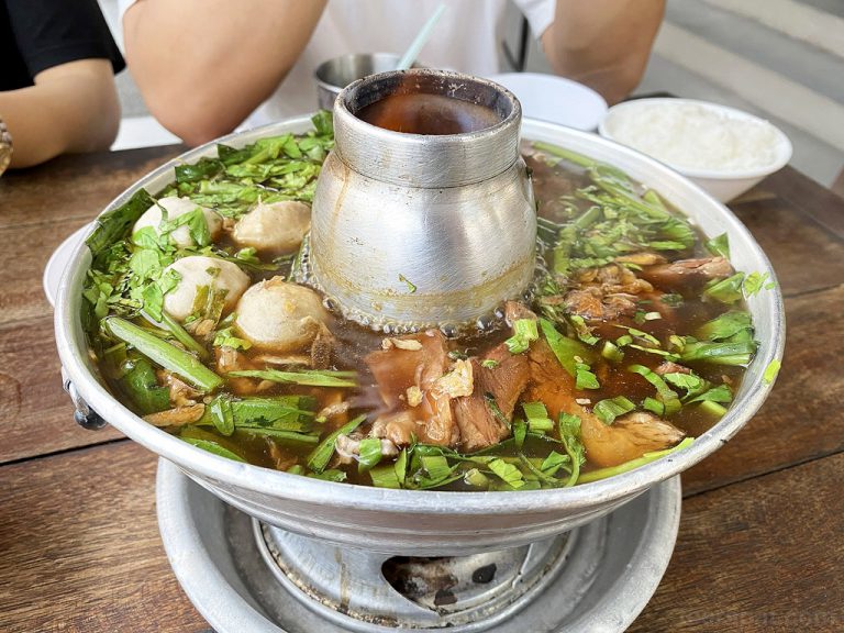 โฮเดี๊ยมเดี่ยม ก๋วยเตี๋ยวเนื้อตุ๋น หม้อไฟ สะพานมหาเจษฎาบดินทรานุสรณ์  นนทบุรี
