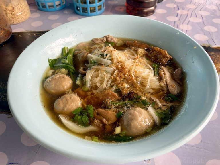 ก๋วยเตี๋ยวไส้นิศรีอิสลาม สันติธรรม เชียงใหม่