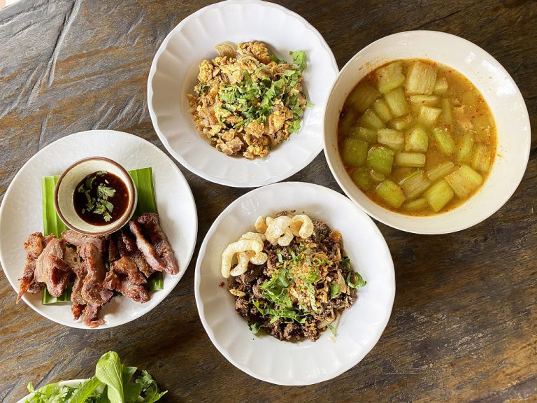 หลองข้าวลำ อาหารเหนือร้านอร่อย บรรยากาศดี เชียงใหม่