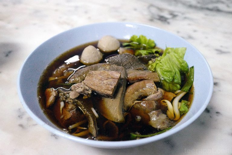 ก๋วยเตี๋ยวเนื้อวัวรสเยี่ยม แสงตะวัน ถนนช้างคลาน เชียงใหม่